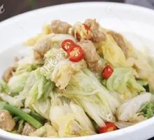 Stir-fried Napa cabbage with pork cracklings