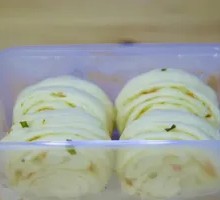 Flower-shaped steamed bun