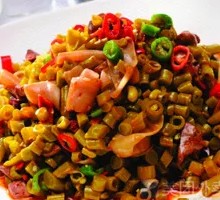 Sour Pickled Beans Stir-fried with Chicken Offal