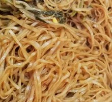 Celery and Bean Sprout Steamed Noodles