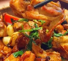 Stir-Fried Free-Range Chicken Pot