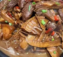 Wannan Black-Haired Pig Meat Stewed with Wild Bamboo Shoots
