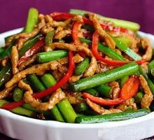 Stir-fried Garlic Shoots with Pork over Rice