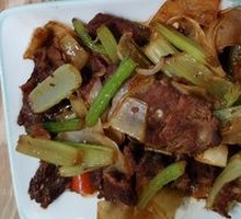 Stir-Fried Beef with Yellow Onion