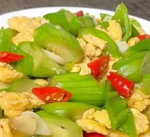 Loofah and Egg Stir-Fry