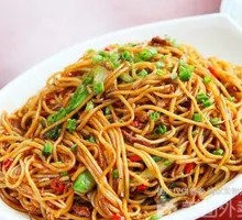 Stir-Fried Rice Noodles with Pork Strips
