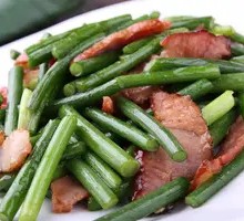 Braised Garlic Shoots with Preserved Meat
