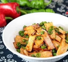 Green Pepper and Tofu Skin Stir-fry