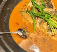 Scallion-Braised Fish Head with Pig's Trotter