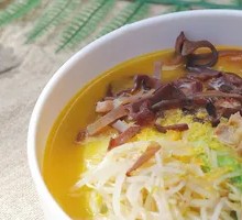 Golden Soup Beef Noodles
