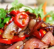 Spicy Pepper and Cured Pork Mouth Stir-fry