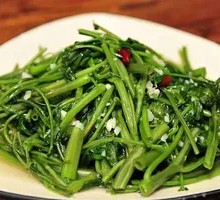 Stir-Fried Water Spinach with Garlic