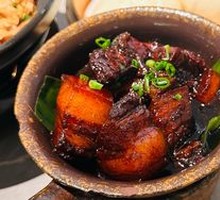 Sweet Rice Wine Steamed Bun with Braised Pork