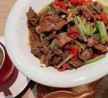 Stir-Fried Beef with Yellow Onion