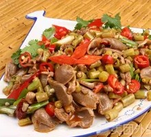 Sour Pickled Beans with Chicken Gizzard