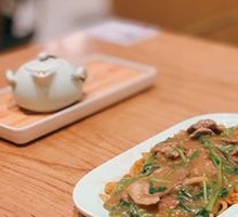 Stir-Fried Beef Rice Noodles