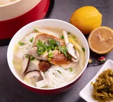 Duck Soup Rice Noodles