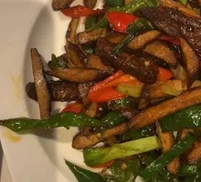 Stir-fried green pepper with fried tofu