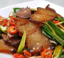 Stir-fried Garlic Greens with Xiangxi Preserved Pork