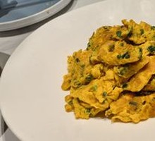 Scallion stir-fried with earth eggs
