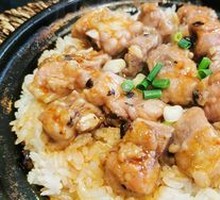 Steamed Spare Ribs with Black Bean Sauce in Clay Pot Rice