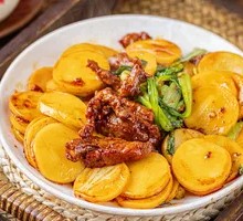 Spicy Beef Stir-Fried Rice Noodles