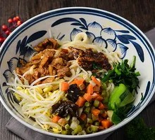 Spicy Pork Sauce Noodles with Oil Pouring