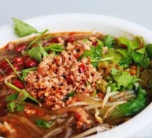 Pickled Vegetable and Pork Noodles in Spicy Sauce