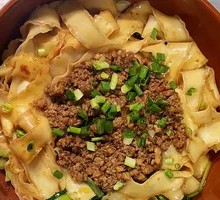 Dry-Mixed Noodles with Pork Sauce