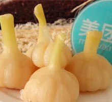 Sweet Pickled Garlic
