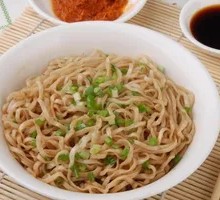 Stir-fried Pork with Garlic Shoots and Noodles