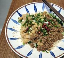 Pea and Meat Sauce Noodles