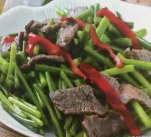 Stir-Fried Beef with Garlic Shoots
