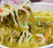 Pickled Cabbage and Pork Noodles