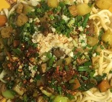 Oil-Poured Pork Sauce Noodles
