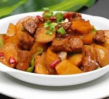 土豆烧牛肉盖浇面