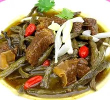 Mushroom Stir-Fried Beef Noodles