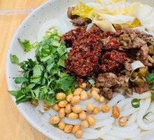 Sauce-Flavored Beef Noodles