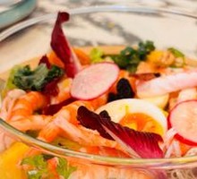 Mango Shrimp Salad