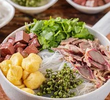 Green Sichuan Pepper Duck Noodle Soup