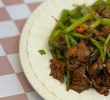 Stir-Fried Beef with Yellow Onion