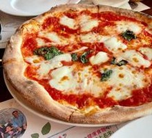 Magritte Pizza