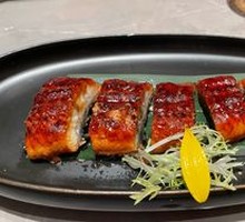 Golden Garlic Grilled Eel