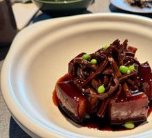 Braised Two-Headed Black Pig