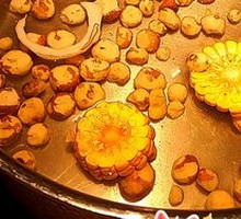 Signature Fresh-Cut Coconut Pot