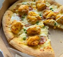 Golden Yolk Chicken Pizza