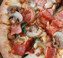 Premium Deluxe Pizza