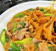 Stir-fried Beef with Rice Noodles