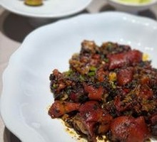 Braised Pig Trotter with Preserved Mustard Greens