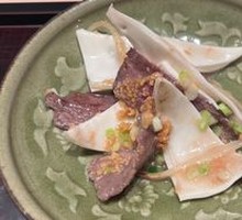 Snowflake Beef Stir-fried with Pig's Intestine
